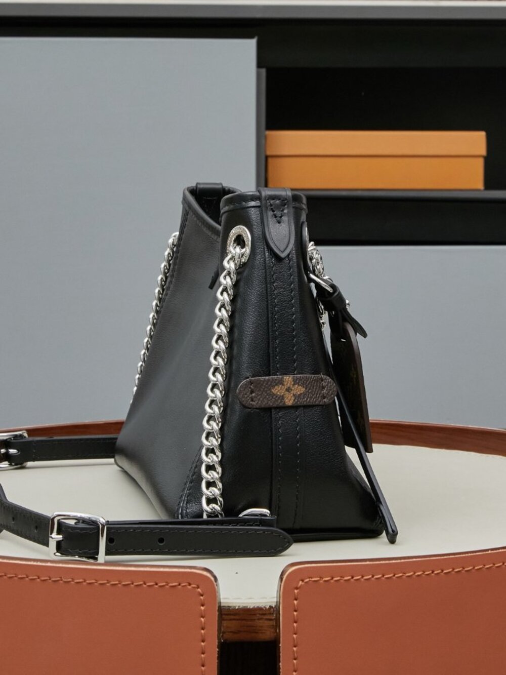 Louis Vuitton Shoulder Bag Carryall Cargo Vibe PM Lambskin M24861 - Picture 2 of 9